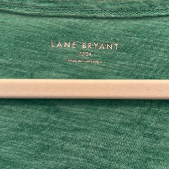 Lane Bryant Green Relaxed Short Sleeve Tee with ruched sides Size 22/24 - Picture 2 of 9